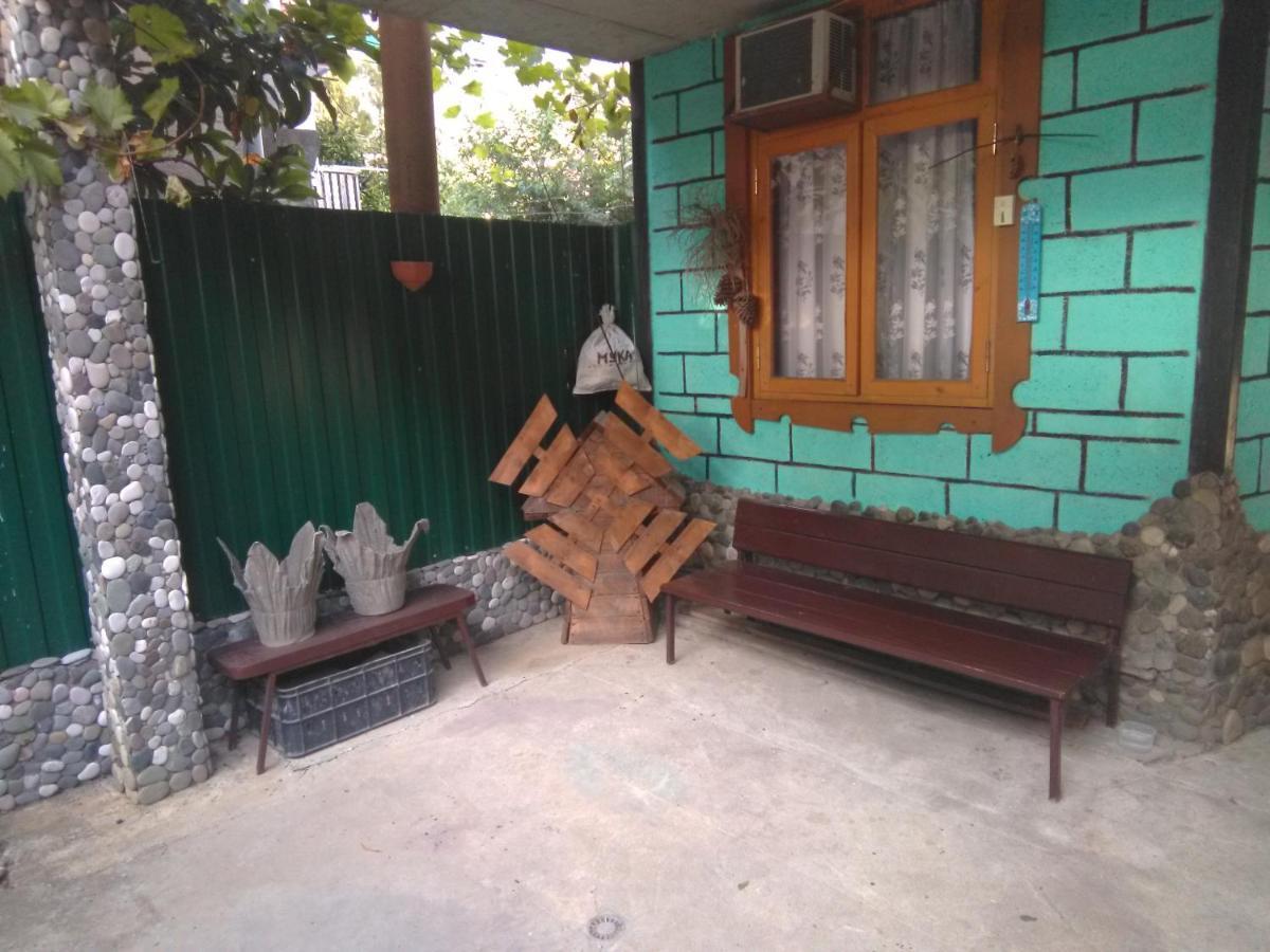 Гостевой Дом В Гаграх"Море Солнца" 加格拉 外观 照片