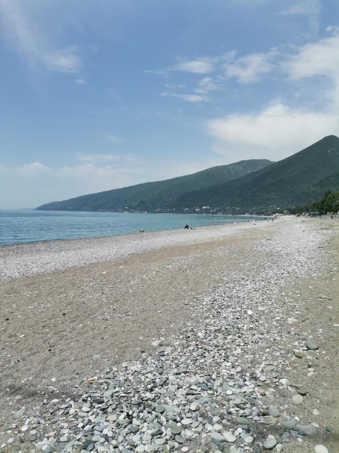 Гостевой Дом В Гаграх"Море Солнца" 加格拉 外观 照片